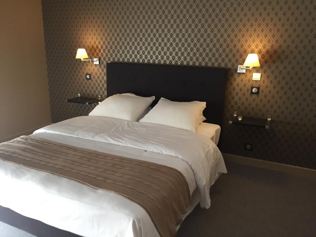 Dans Les Vignes Hotel Chamery Ruang foto