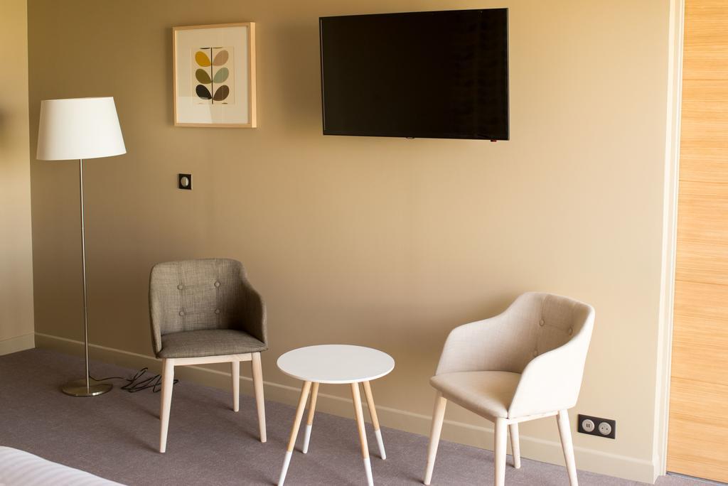 Dans Les Vignes Hotel Chamery Ruang foto