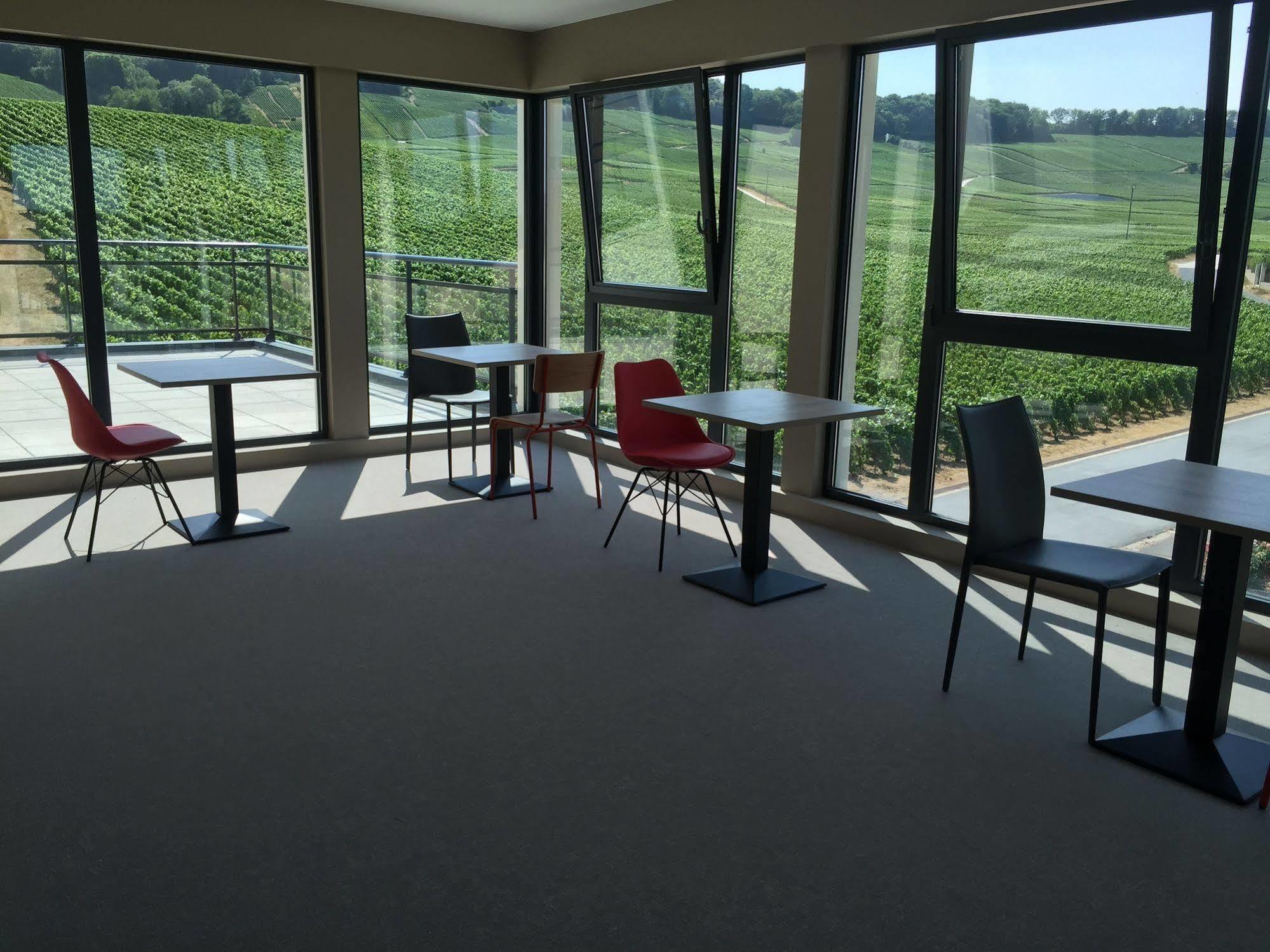 Dans Les Vignes Hotel Chamery Bagian luar foto