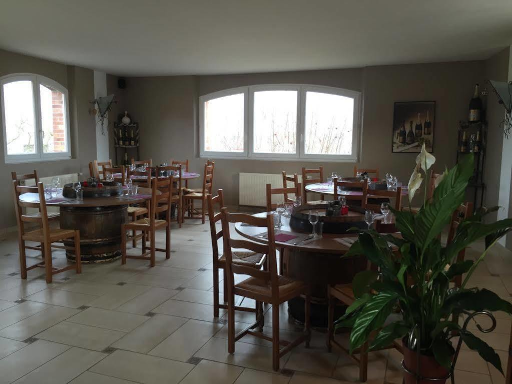 Dans Les Vignes Hotel Chamery Bagian luar foto