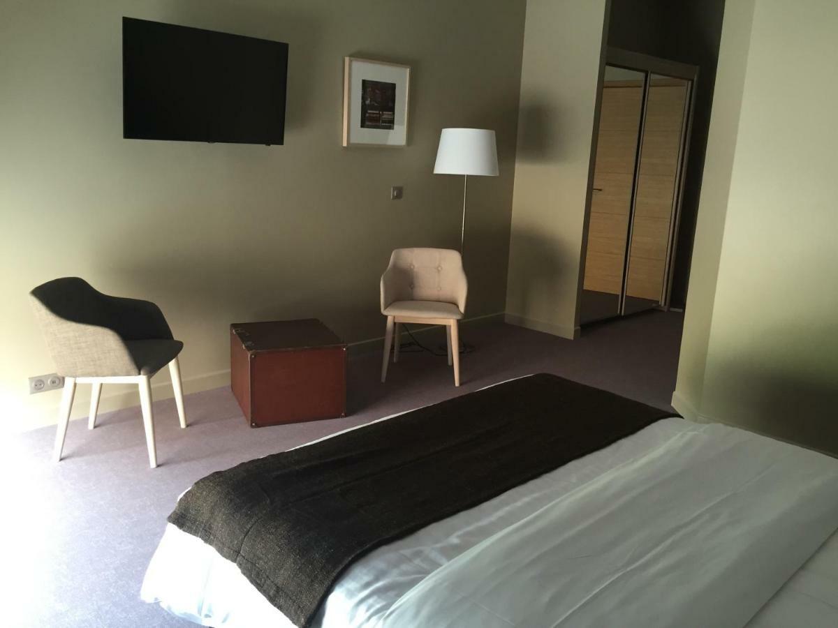 Dans Les Vignes Hotel Chamery Ruang foto
